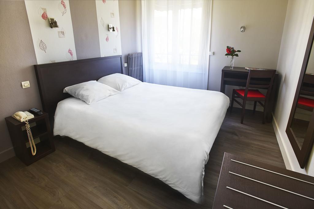 Hotel Les Pecheurs Лор'ян Номер фото