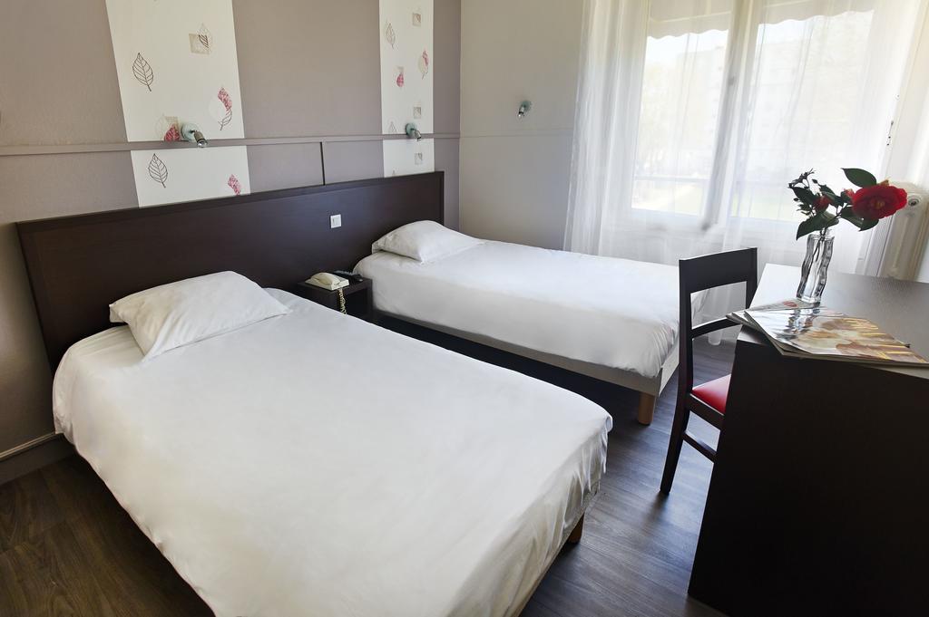 Hotel Les Pecheurs Лор'ян Номер фото